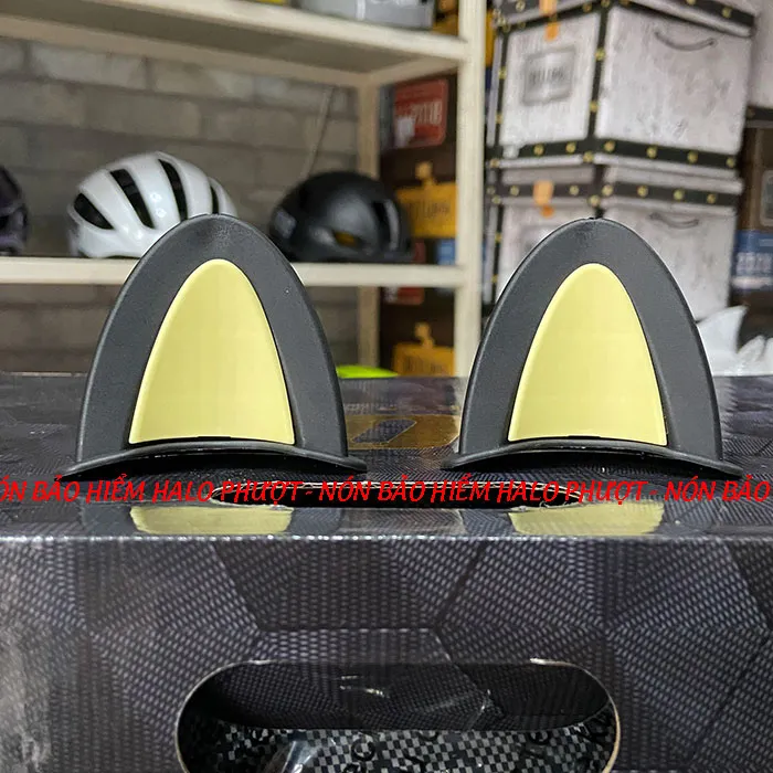 Tai Mèo 2 có đế màu gắn nón bảo hiểm - Đen Vàng
