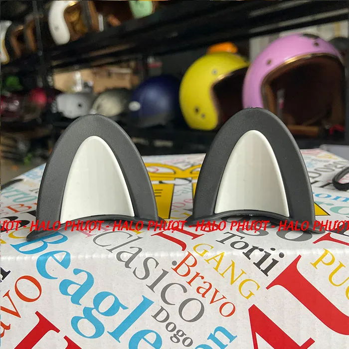 Tai Mèo 2 có đế màu gắn nón bảo hiểm - Đen Xám