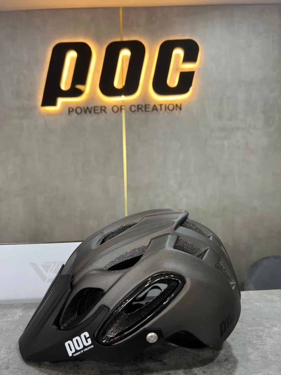 Nón POC P07 Gun Nhám (Xám Kim Tuyến)